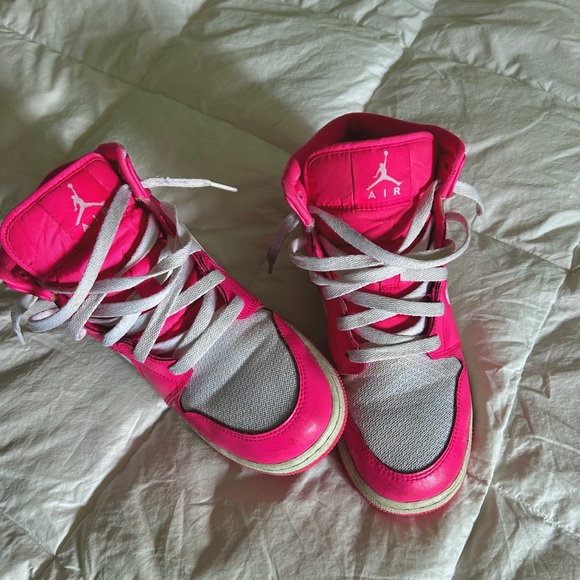 hot pink jordan’s - Picture 4 of 6